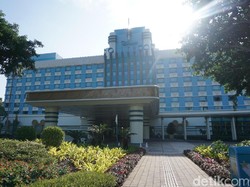 Tidur sampai Sarapan Bareng Mickey Mouse