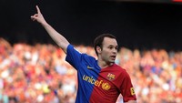 Andres Iniesta pada 10 tahun lalu bermain untuk Barcelona. Begini gayanya sang gelandang, yang ketika itu sedang dalam performa terbaiknya. (Foto: Denis Doyle/Getty Images)