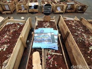 Aksi Kubur Diri Sopir Tangki Pertamina di Depan Istana