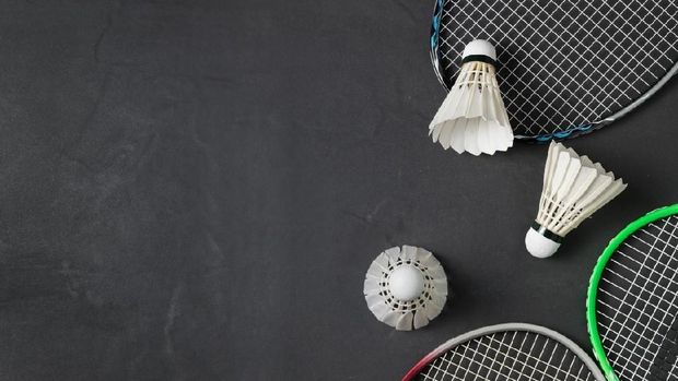 Shuttlecocks and badminton racket on black background.Sport concept, Concept winner, Copy space image for your text