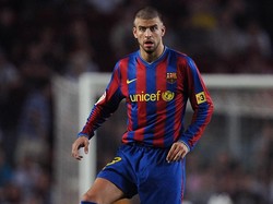 Begini gaya Gerard Pique, bek Barcelona, 10 tahun lalu. Sejak 2009 hingga kini, bek asal Spanyol itu masih setia berseragam Blaugrana. (Foto: Denis Doyle/Getty Images)