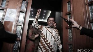 Idrus Marham Acungkan Telunjuk Usai Didakwa Terima Suap