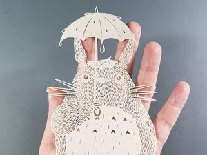 Seni Potong Kertas ala Seniman Pippa Dyrlaga