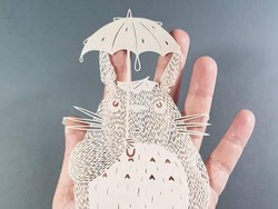 Seni Potong Kertas ala Seniman Pippa Dyrlaga