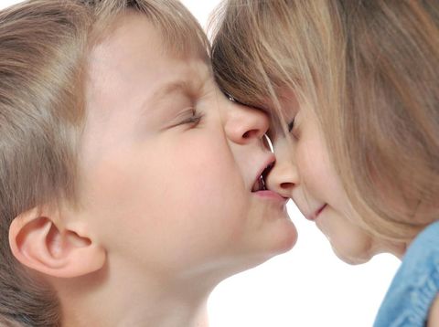 4 Langkah Mudah Menghentikan Kebiasaan Si Kecil yang Suka Menggigit