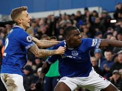 Dua bek Everton, Lucas Digne dan Kurt Zouma, berandil membawa timnya menang 1-0 atas Bournemouth. Zouma bahkan membuat gol kemenangan. (Andrew Yates/Reuters)