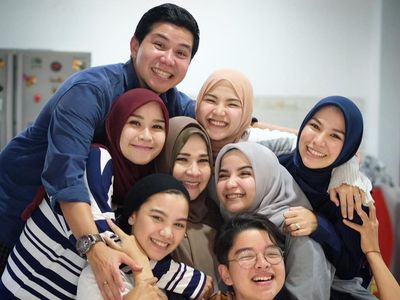 Kakak Beradik Cantik Semua, Ini Gaya Hijab Keluarga Zaskia A. Mecca