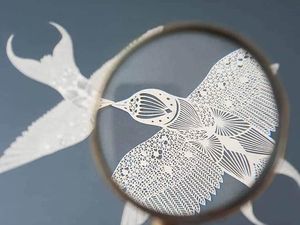 Bagi Pippa Dyrlaga, Memotong Kertas Jadi Karya Seni Adalah Proses Meditasi