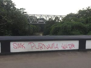 Wakil Wali Kota Depok Sesalkan Aksi Vandalisme di Jembatan Panus Wakil Wali Kota Depok Sesalkan Aksi Vandalisme di Jembatan Panus