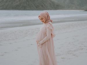 Tetap Modis Saat Hamil Besar, Intip Inspirasi Gaya Hijab dari Dwi Handa Tetap Modis Saat Hamil Besar, Intip Inspirasi Gaya Hijab dari Dwi Handa