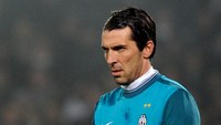 Dikenal salah satu kiper sepakbola terbaik sepanjang masa. begini rupa Gianluigi Buffon 10 tahun lalu. Pada 2009, Buffon masih bermain untuk Juventus. Musim ini, ia pindah ke Paris Saint-Germain. (Foto: Claudio Villa/Getty Images)