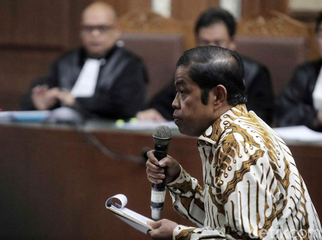 Staf Mengaku Terima SGD 18 Ribu untuk Eni Saragih dari Idrus Staf Mengaku Terima SGD 18 Ribu untuk Eni Saragih dari Idrus