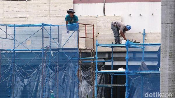 Nasib Para Pekerja, Bertaruh Nyawa Demi Menyambung Hidup