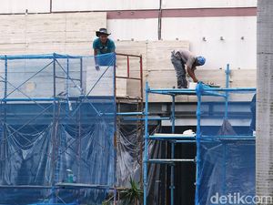 Nasib Para Pekerja, Bertaruh Nyawa Demi Menyambung Hidup