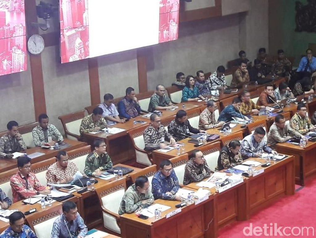 Bos-bos Bank BUMN Dicecar soal Utang di DPR Bos-bos Bank BUMN Dicecar soal Utang di DPR
