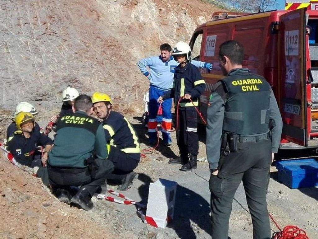 Bocah 2 Tahun di Spanyol Jatuh ke Sumur Sedalam 109 Meter Bocah 2 Tahun di Spanyol Jatuh ke Sumur Sedalam 109 Meter