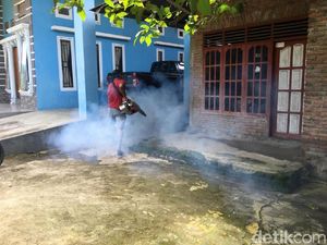 Antisipasi Penyebaran DBD, Ratusan Rumah Warga Sulbar Diasapi
