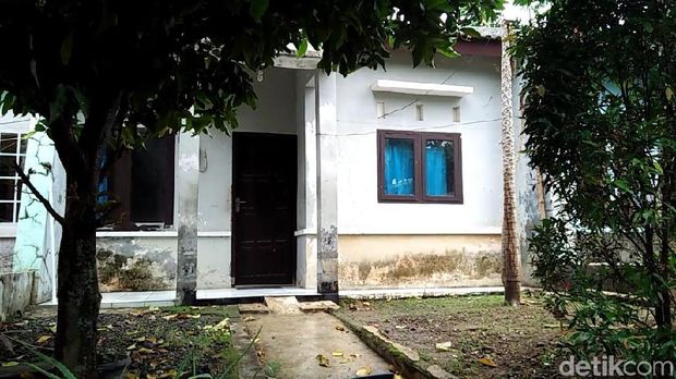 Rumah kontrakan yang ditinggali Legiman.