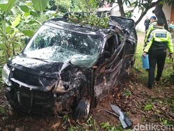 Mobil Pengangkut Uang Rp 700 Juta Kecelakaan di Tulungagung