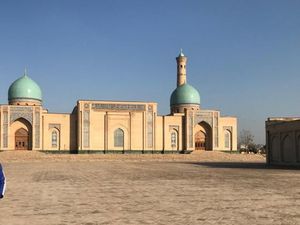 Ada Apa di Uzbekistan?