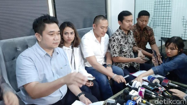 Vanessa Angel Ditetapkan Tersangka, Robby Abbas Beri Support