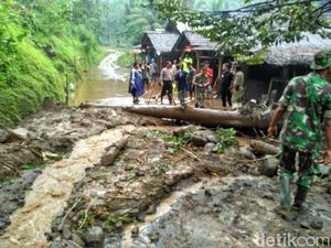 Hujan Deras Akibatkan Tanah Longsor di Beberapa Desa Jepara