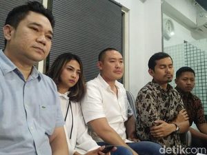 Buka-bukaan Vanessa Angel Sambil Mewek di Depan Kamera Buka-bukaan Vanessa Angel Sambil Mewek di Depan Kamera