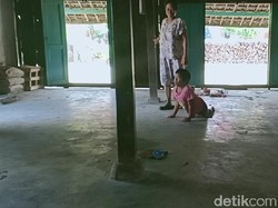 7 Tahun Lumpuh dan Ngesot, Apakah Dinda Tidak Diajak Berobat?