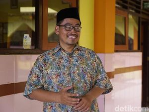 Dua Guru Ngaji Tegaskan Keluarga Jokowi Bukan PKI