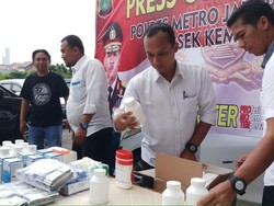 Narkoba di Apartemen Kembangan Disamarkan Pakai Botol Vitamin
