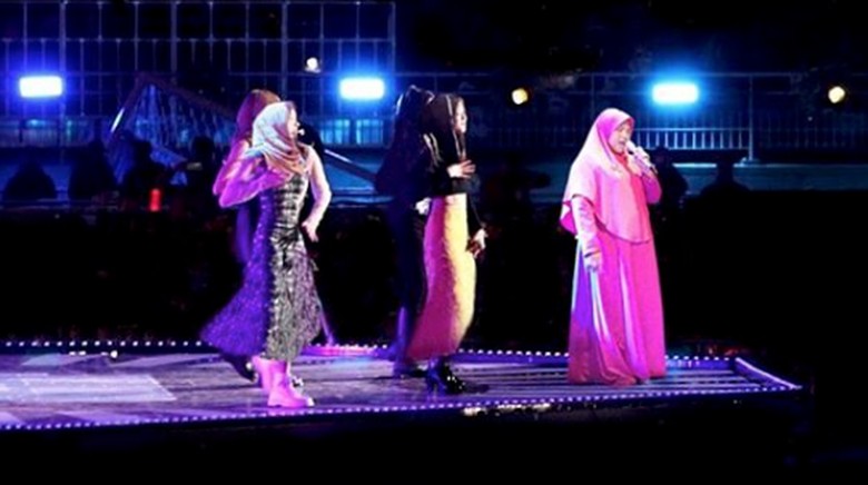 Setelah Foto Bareng, BLACKPINK Kini Sepanggung dengan Mamah Dedeh Setelah Foto Bareng, BLACKPINK Kini Sepanggung dengan Mamah Dedeh