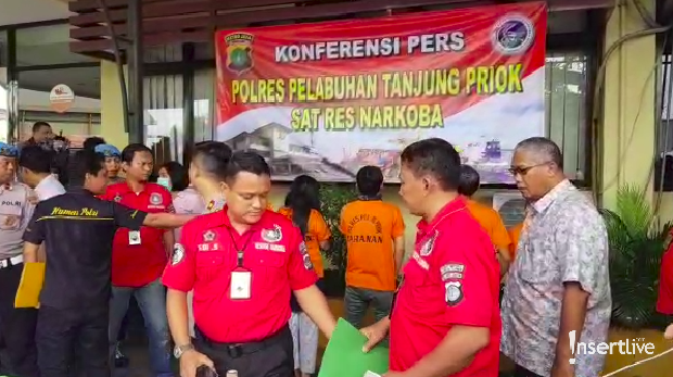 Konferensi pers penangkapan Aris Idol
