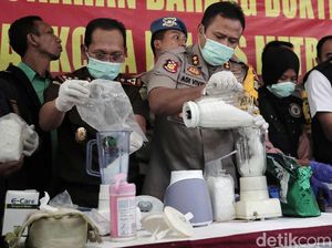 Polres Jakut Blender Barang Bukti Sabu