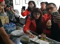 Tsamara dan Giring Nidji Kunjungi Produsen Mochi di Sukabumi