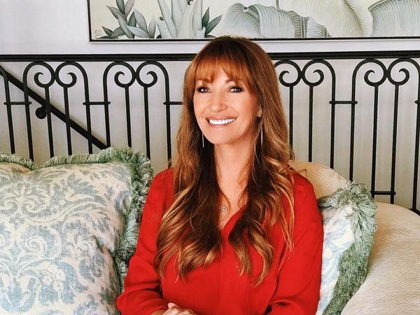 10 Desain Furnitur Mewah Jane Seymour Bond Girl yang Dirilis di Indonesia