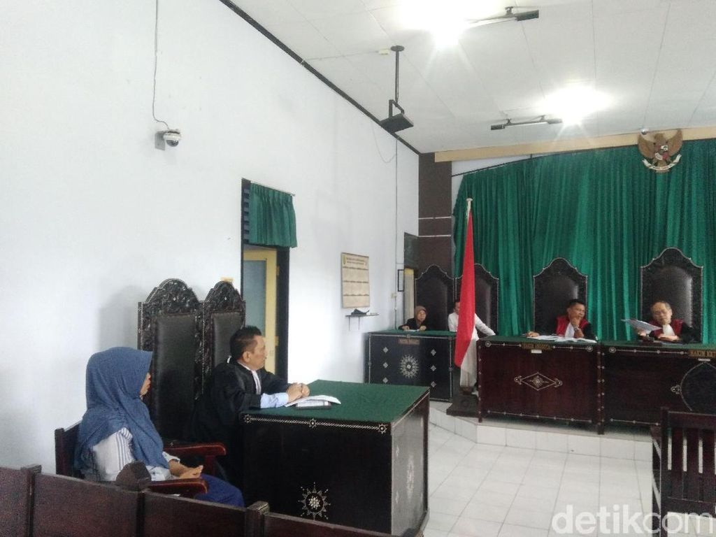 Berkas PK Baiq Nuril Dikirim ke MA Berkas PK Baiq Nuril Dikirim ke MA