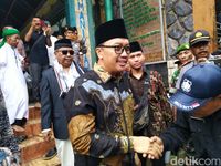 Menpora Sambangi Ponpes 'Wajib Pilih Nomor 1' di Ciamis