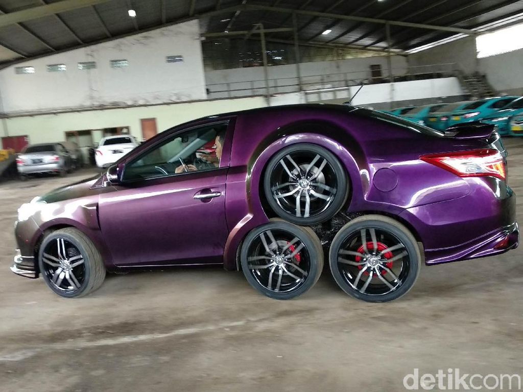 Mobil Made in Bandung Ini Punya 8 Roda, Bagaimana Cara Jalannya? Mobil Made in Bandung Ini Punya 8 Roda, Bagaimana Cara Jalannya?