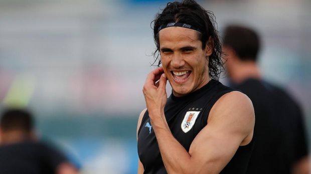 Uruguay's forward Edinson Cavani reacts as he takes part in a training session of Uruguay's national football team at the Park Arena in Sochi on June 29, 2018, on the eve of the Russia 2018 World Cup round of 16 football match between Uruguay and Portugal. (Photo by Odd ANDERSEN / AFP)