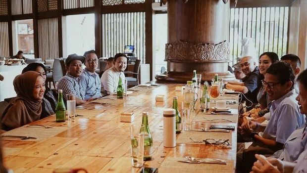 Sandiaga Makan Siang Bareng Nissa Sabyan, Ngobrolin Apa?