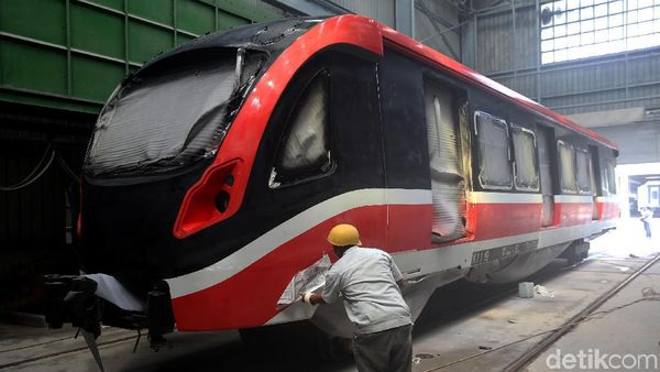Melihat Proses Pembuatan LRT Jabodebek di Markas INKA (2)