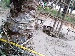 Lumpur Menyembur dari Galian Minyak Ilegal di Jambi