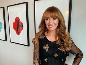 Cerita Jane Seymour Si Gadis Bond yang Punya Keterikatan dengan Bandung