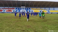 Latihan dipimpin asisten pelatih Dejan Miljanic dan asisten lainnya. Radovic masih berada di Montenegro mengurus lisensi pelatih.