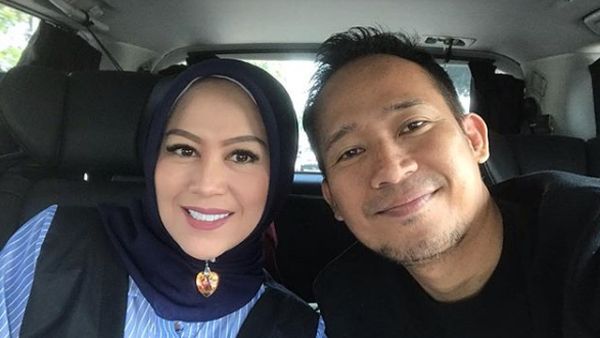 13 Tahun Bersama, Intip 6 Momen Harmonis Keluarga Denny Cagur
