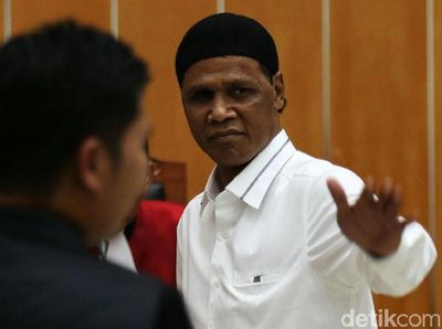 Ekspresi Hercules Saat Jalani Sidang Perdana