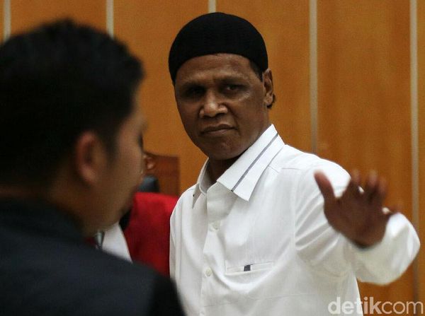 Ekspresi Hercules Saat Jalani Sidang Perdana