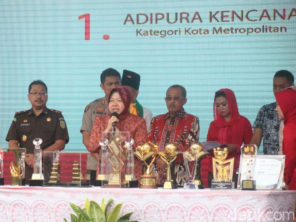 Cerita Risma Soal Pengurangan Sampah Hingga Raih Penghargaan Cerita Risma Soal Pengurangan Sampah Hingga Raih Penghargaan