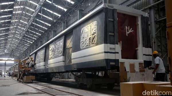 Melihat Proses Pembuatan LRT Jabodebek di Markas INKA (1)