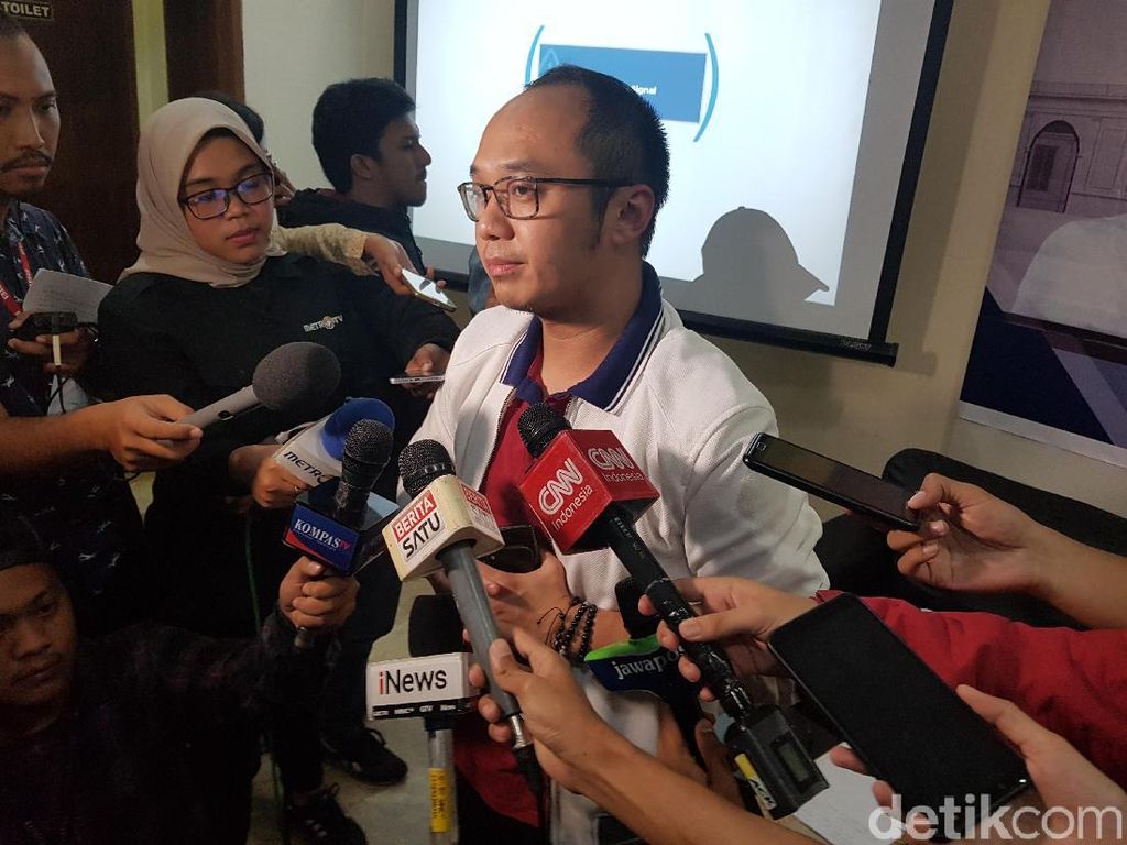Charta Politika: #2019GantiPresiden Lebih Populer dari #01JokowiLagi Charta Politika: #2019GantiPresiden Lebih Populer dari #01JokowiLagi